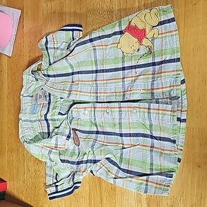 6-9 month button down Winnie The Pooh plaid shirt (B8.9)